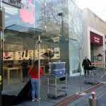 Furto e danni all’Apple Store di Palo Alto