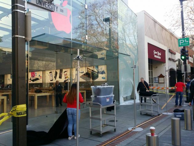 Furto e danni all’Apple Store di Palo Alto