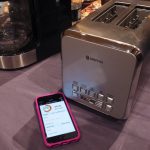 Griffin presenta il tostapane che si collega all’iPhone – CES 2017