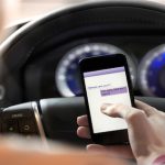 Apple rischia una class action perchè non blocca le funzioni dell’iPhone quando sei alla guida