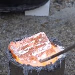 Un iPhone sfida l’alluminio fuso!