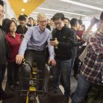 Tim Cook in Cina: “Pianteremo le nostre radici anche qui”