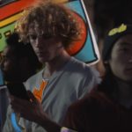 Gli sticker di iMessage nel mondo reale nell’ultimo spot Apple