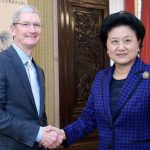 Tim Cook in Cina parla di globalizzazione e sicurezza informatica
