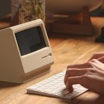 Elago M4: lo stand che trasforma l’iPhone in un Mac vintage!