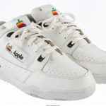 Un paio di rarissime sneaker Apple all’asta per 30.000 dollari