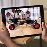 Le potenzialità di ARKit: robot 3D che pattugliano la città
