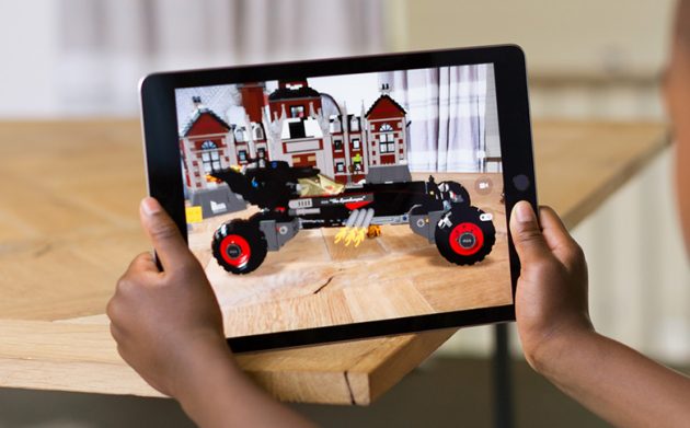 Le potenzialità di ARKit: robot 3D che pattugliano la città