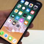 L’iPhone X è pensato per l’utilizzo a due mani