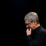 Apple prima società da mille miliardi di dollari entro pochi giorni?