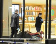 Rapina con scooter all’Apple Store Regent Street di Londra