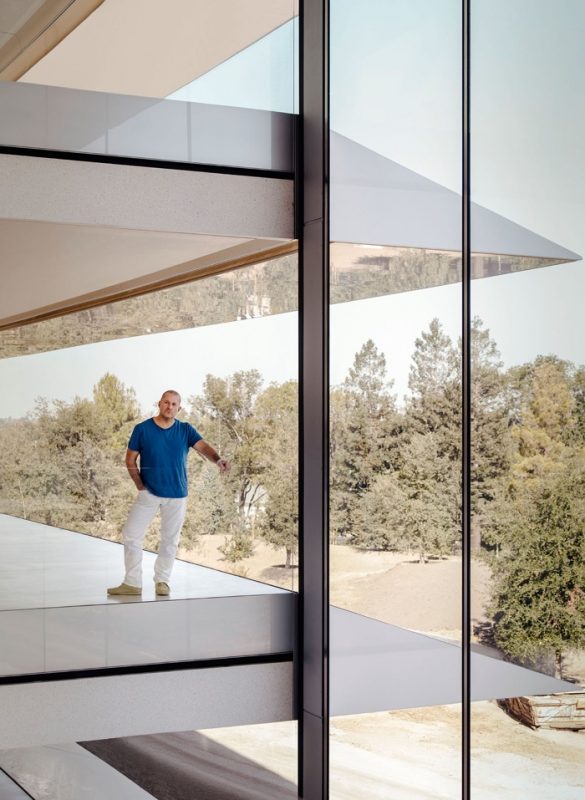 Jony Ive: “iPhone X integrerà nuove funzioni che ora non ha”