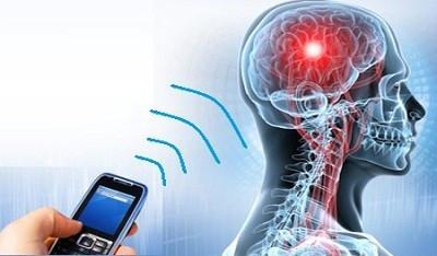 California, uso del cellulare e radiazioni: nuova posizione “obbligata” per il Dipartimento della Sanità