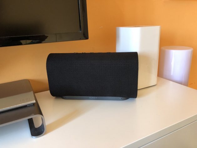 Speaker Bluetooth Aukey: 20W e design in tessuto