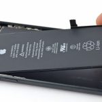Caso batteria e prestazioni iPhone, quattro repubblicani chiedono nuovi dettagli a Tim Cook