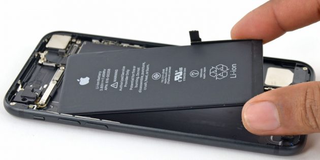 Caso batteria e prestazioni iPhone, quattro repubblicani chiedono nuovi dettagli a Tim Cook