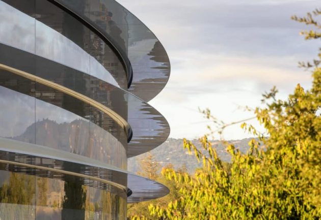 Troppe vetrate nell’Apple Park, primi “infortuni” per i dipendenti