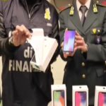 Smartphone Android camuffati da iPhone X, nuova truffa a Napoli