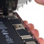 Barclays: “Il programma di sostituzione delle batterie potrebbe cannibalizzare le vendite degli iPhone”