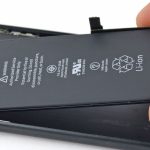 Sostituzione batteria su iPhone, aumentano i tempi di attesa