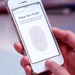 USA, la polizia sblocca gli iPhone con le impronte digitali dei defunti