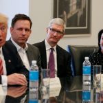 Trump rassicura Tim Cook: “Niente dazi sugli iPhone”