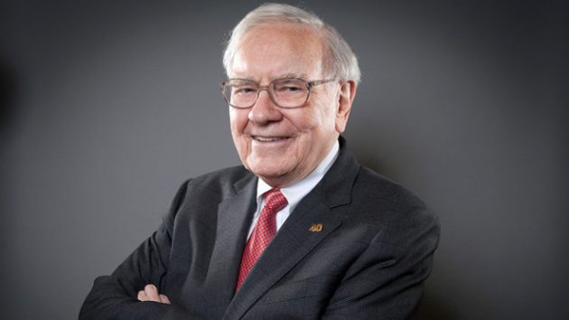 Warren Buffett: “Attenta Apple, il mercato delle auto è molto complesso”