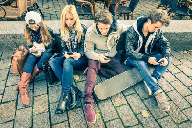 La Francia vieta l’utilizzo degli smartphone nelle scuole