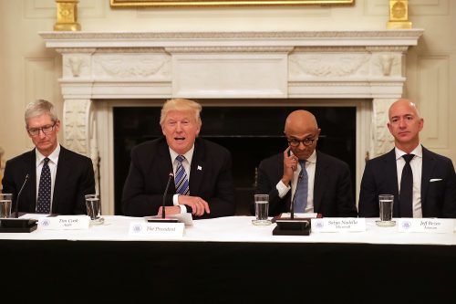 Politica di immigrazione: Tim Cook preoccupato per la linea del governo
