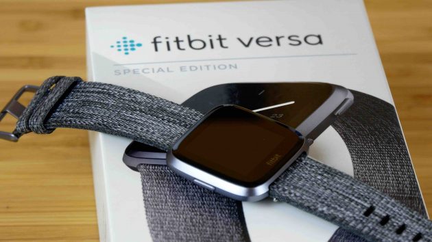 Fitbit Versa: lo smartwatch completo che sfida Apple Watch
