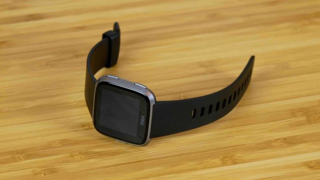 Fitbit Versa: lo smartwatch completo che sfida Apple Watch