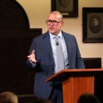 Jony Ive: “Chi fa questo lavoro è mosso da curiosità e dalla voglia di risolvere problemi”