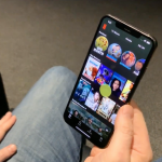 Un hack di Netflix sfrutta il Face ID per navigare all’interno dell’app con gli occhi