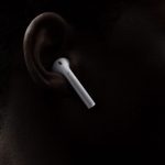Apple brevetta gli AirPods intercambiabili e con sensori biometrici