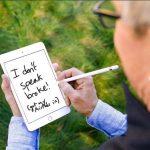 Tim Cook, il post sugli AirPods 2 e i meme su Twitter