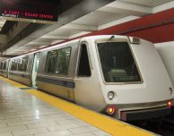Tanti AirPods persi in metropolitana, a San Francisco hanno uno strumento per recuperarli