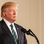 La minaccia sui dazi di Trump potrebbe costringere Apple a spostare la produzione dell’iPhone