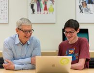 Tim Cook: “Non credo che una laurea quadriennale sia necessaria per programmare”