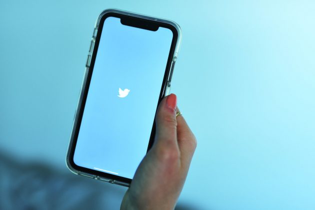 Twitter sta implementando il suo filtro antispam e le ricerche per i DM su iOS