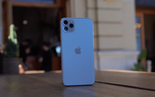 iPhone 11 Pro Max contro tre smartphone durante il test audio di DxOMark