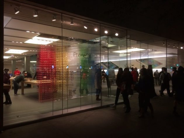 Apple Store: si torna al concetto delle finestre 3D
