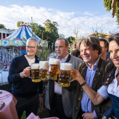 Tim Cook è in Germania: “Apple Card arriverà anche in Europa”