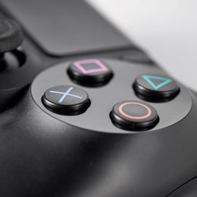 Disponibile la guida ufficiale di Sony per collegare i Dualshock 4 ad iPhone e Apple TV