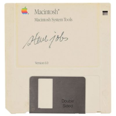 Floppy disk per Macintosh firmato da Steve Jobs va all’asta