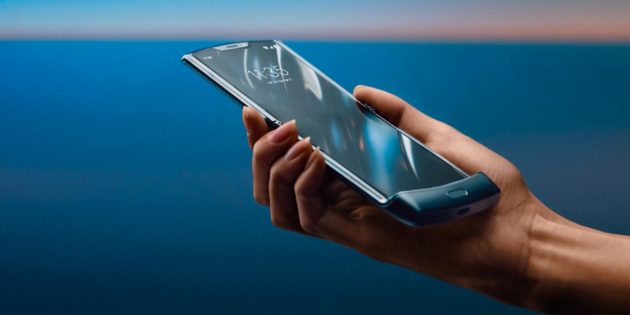 L’iPhone pieghevole prenderà spunto dal nuovo Motorola Razr?