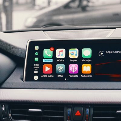 Usare CarPlay in auto è più pericoloso che guidare ubriachi?