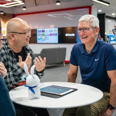 Tim Cook a Singapore per incontrare sviluppatori e studenti