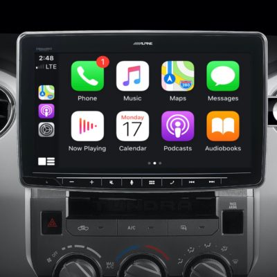 Alpine presenta il ricevitore CarPlay grande come un iPad Pro