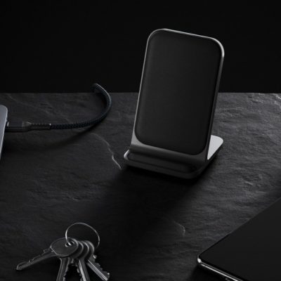 Nomad lancia il nuovo caricabatterie wireless “Base Station Stand Edition”