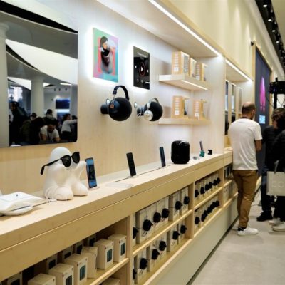 Il nuovo Huawei Store di Barcellona ci ricorda qualcosa